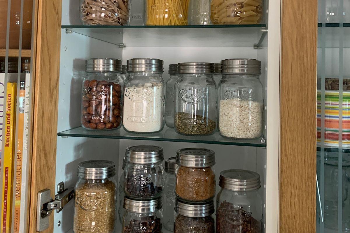 How to organize glass food storage containers in the kitchen? Pearl Jars