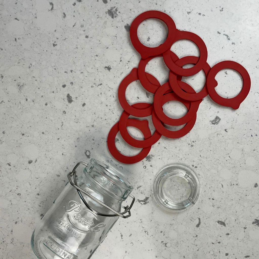 Mariposa jar with replacement sealing gaskets for mason jars